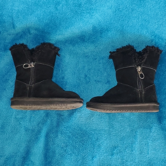 Size 8 Toddler Ugg Boots - Picture 5 of 8